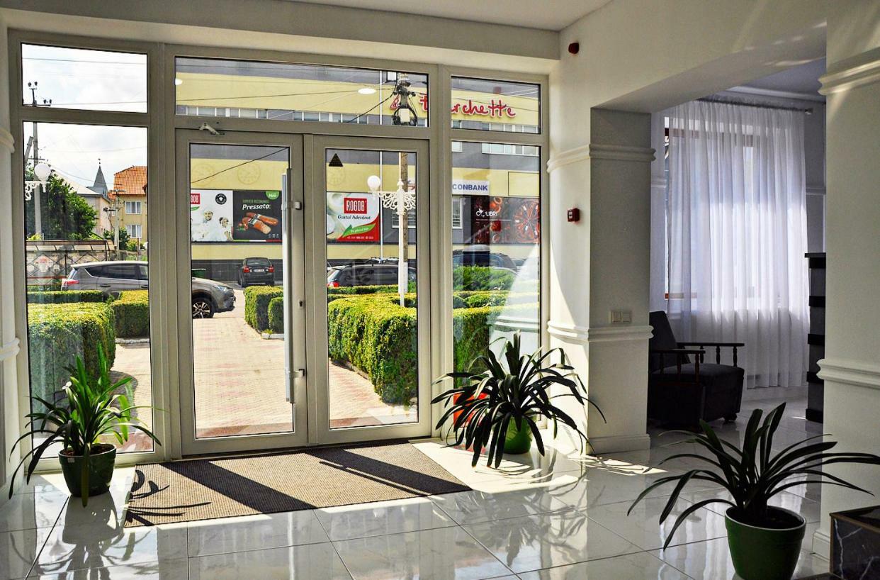 Medelean Hotel Comrat ภายนอก รูปภาพ